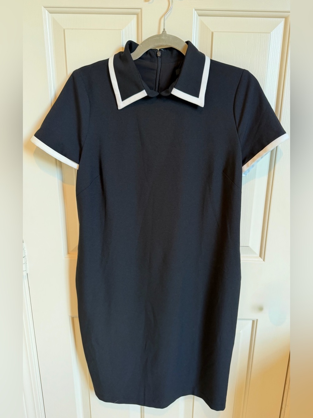 Badgely Mischka Collared Dress. EUC Size 6 Black w White Trim